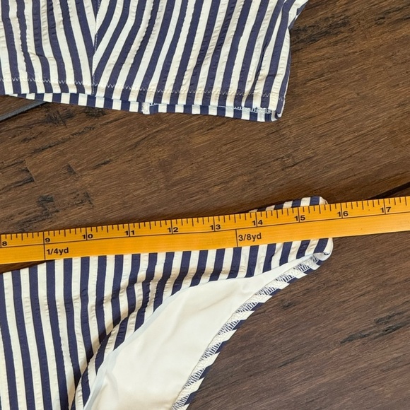 Lululemon Seersucker Triangle Swim Top and bottom*A/B Cup both size 10 - Picture 3 of 9